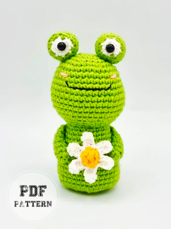 Crochet Frog with Daisy Amigurumi PDF Pattern (1)