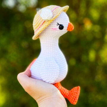 Crochet Goose with Hat Amigurumi PDF Pattern (1)
