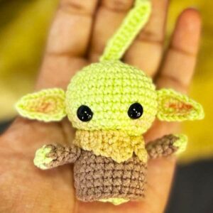 Keychain Crochet Baby Yoda PDF Amigurumi Pattern (1)