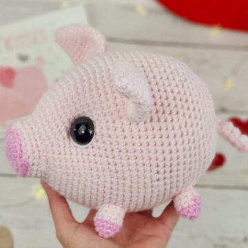 Chibi Crochet Pig PDF Amigurumi Free Pattern (1)