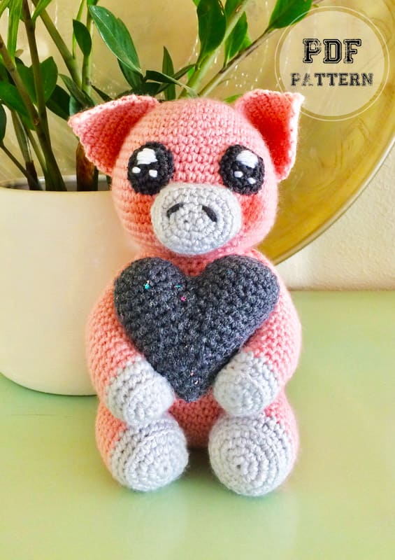 Valentine Day Crochet Pig Amigurumi PDF Free Pattern (2)
