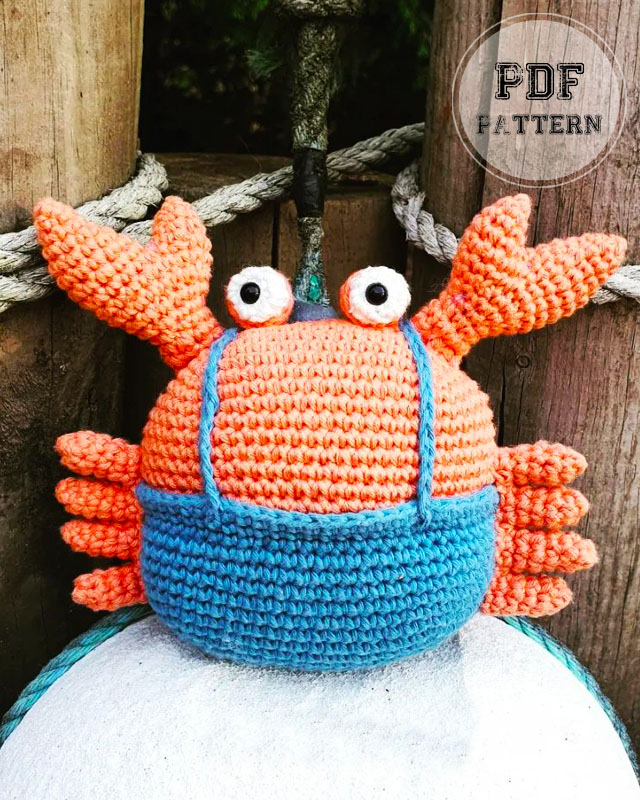 Amigurumi Crap in Overalls PDF Free Pattern (1)