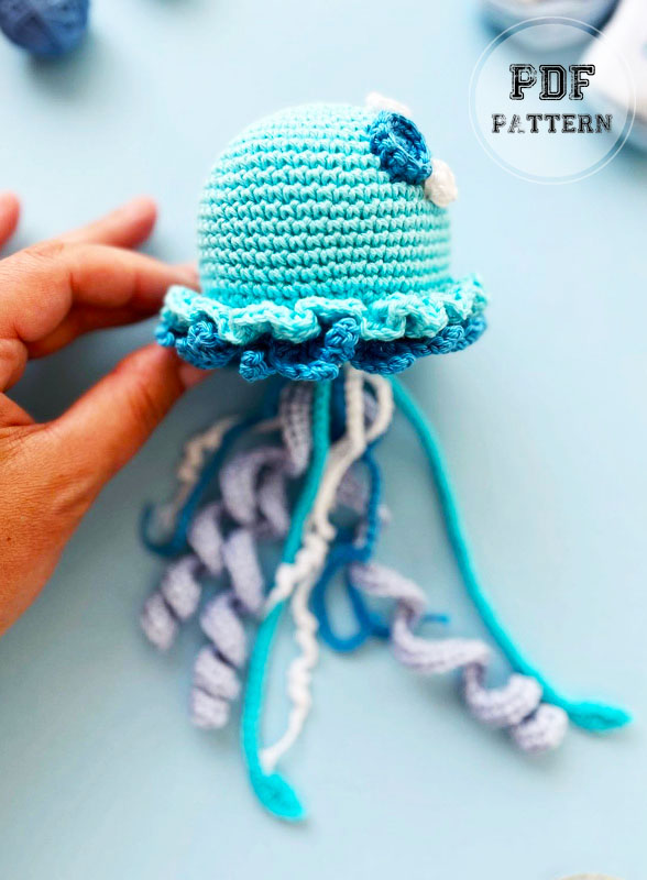 Beginner Blue Jellyfish Free PDF Pattern