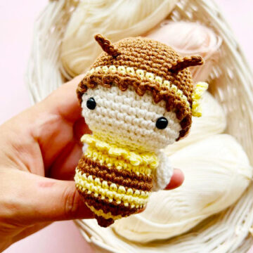 Little Keychain Bee Crochet Free Amigurumi Pattern (1)