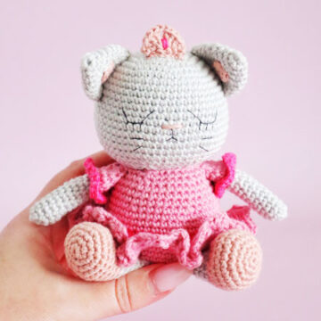Tilly the Cat in Dress Crochet Free Pattern (1)