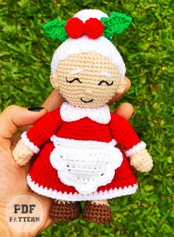 Crochet Doll Mama Claus Free Christmas Amigurumi Pattern (2)