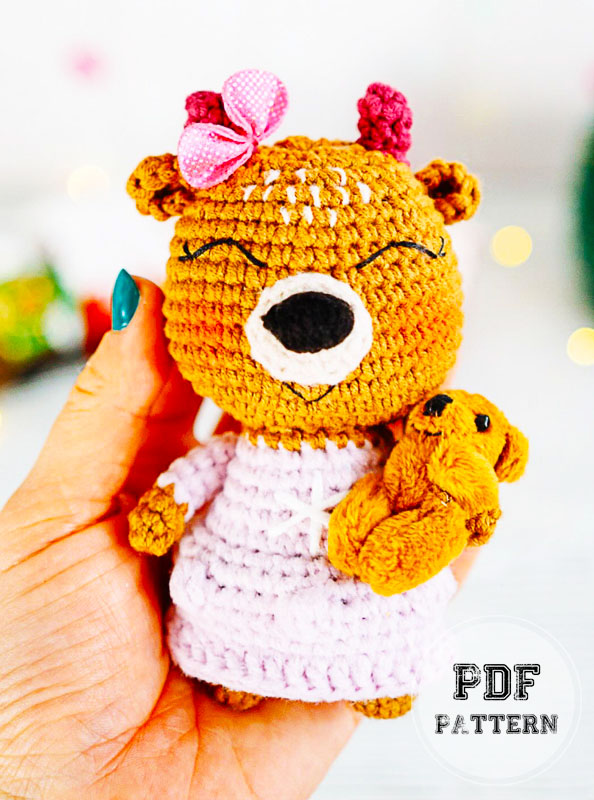 Lisa the Reindeer Crochet Amigurumi Free Pattern (1)