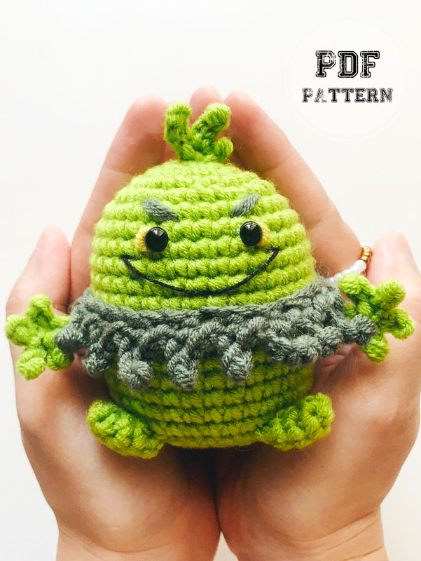 Petite Crochet Grinch Amigurumi PDF Pattern (2)