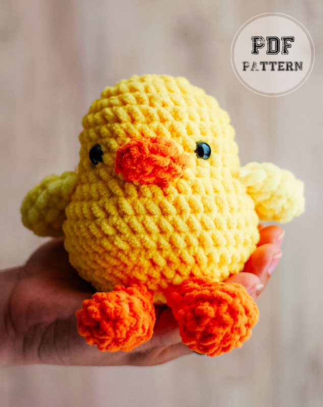 Crochet Plush Duck on Swig Free PDF Pattern (1)