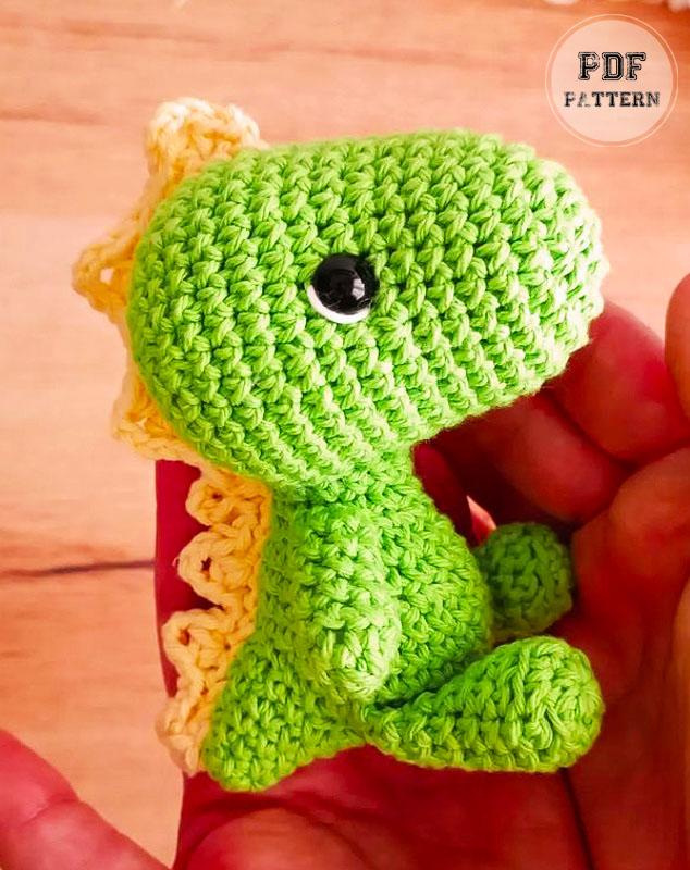 Little Green Dinosaur Free Amigurumi Pattern