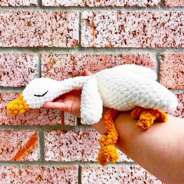Snoozing Crochet Goose Free PDF Pattern (1)