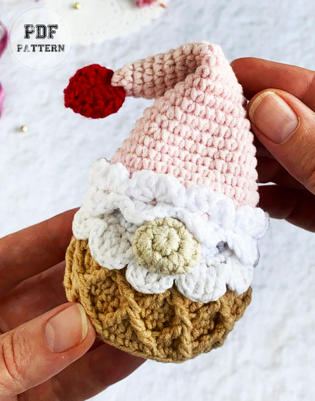 Valentine Gnome Waffle Free Amigurumi Pattern (1)