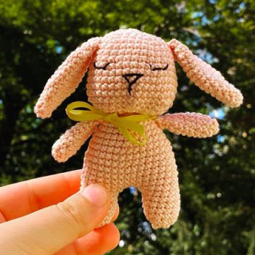 Crochet Bunny Keychain Elia Free Pattern (1)