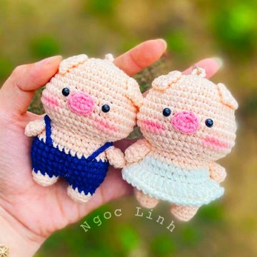 Crochet Couple Pig Keychain Free PDF Pattern (1)