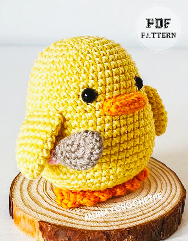 Killer Chick Crochet Keychain Free PDF Pattern (1)