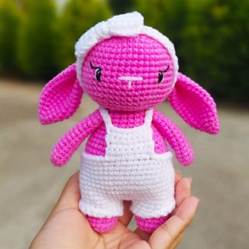 Pink Easter Bunny in Overall Free DF Pattern (1)