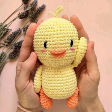 Yellow Duck Greacey Free Amigurumi PDF Pattern (1)