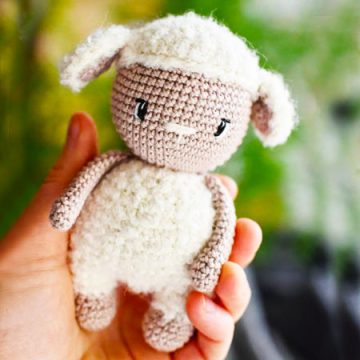 Hairy Little Lamb Free Crochet PDF Pattern (1)