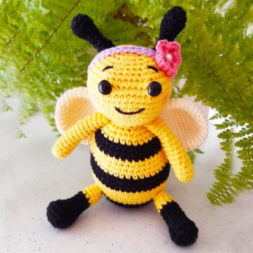 Bee Girl with Flower Crown Amigurumi Free Pattern (1)