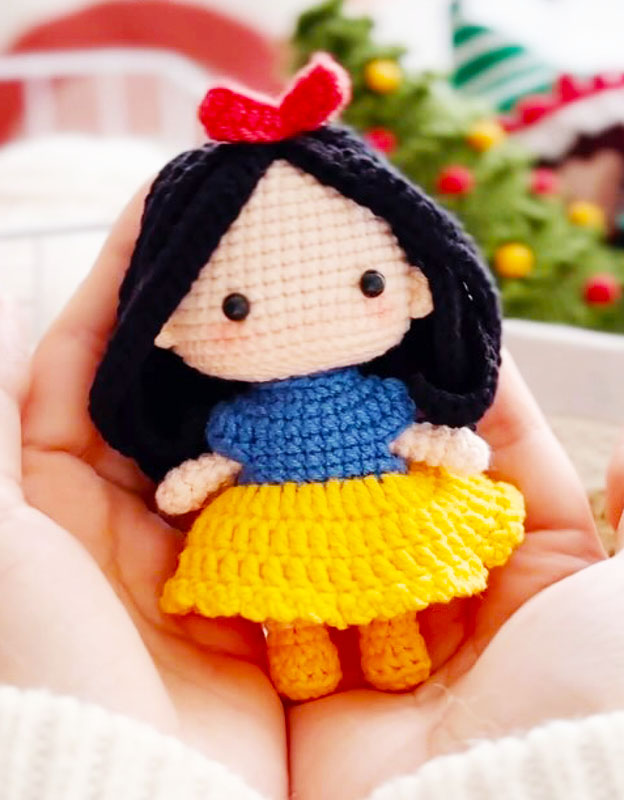 Snow White Princess Little Crochet Doll Pattern (2)