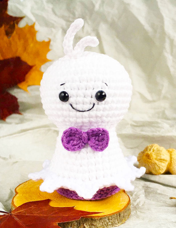 Little Ghost with Bow tie Free PDF Pattern (1)