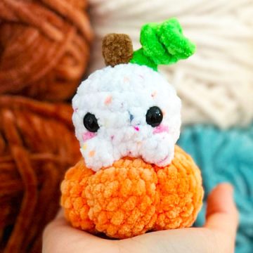 Plush Ghost in Pumpkin Free Amigurumi Pattern (1)