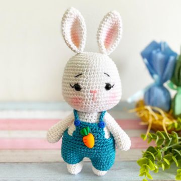 Bunny in Green Overalls Free Crochet Pattern (1)