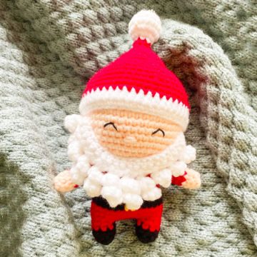 Crochet Santa Claus Keychain Free PDF Pattern (1)
