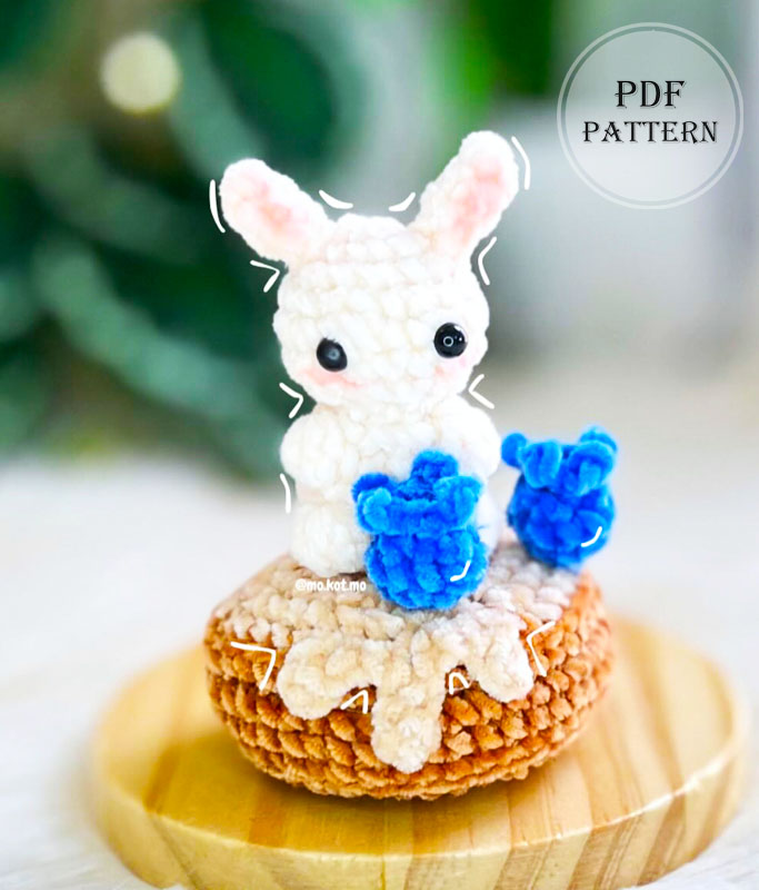 Blueberry Pie with Bunny Amigurumi Free Pattern (1)