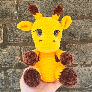 Genny the Giraffe Plush Amigurumi Free Pattern (1)